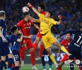 包含转会期德甲传出新动向，上海海港临场应变，管理层表态：更衣室稳定，身体对抗强度拉满的词条